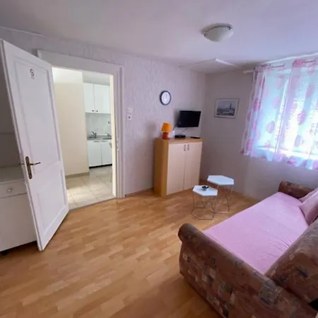 2 Apartment *